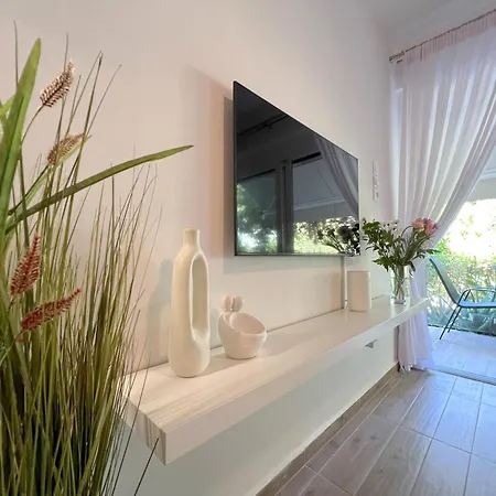 Emerald Apartment *